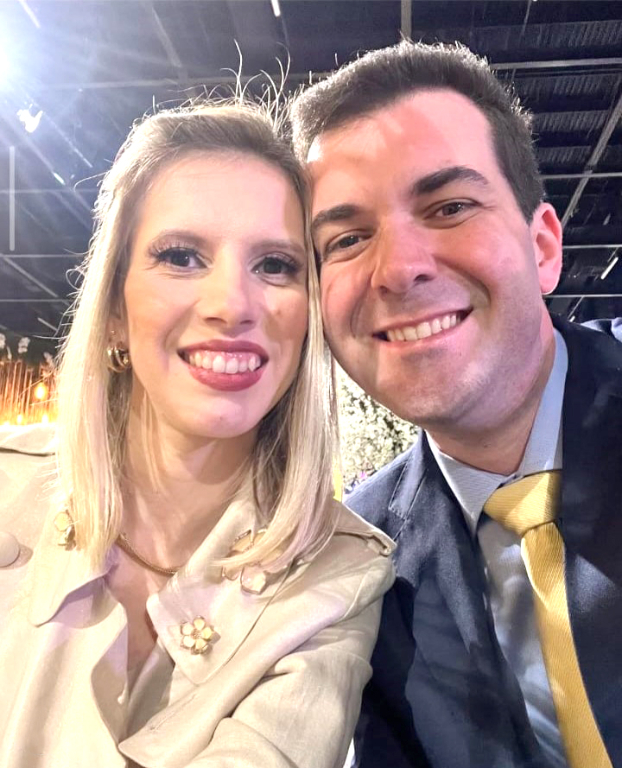 Hoje, a médica radiologista Júlia Pignatari recebe demonstrações de carinho pela passagem de seu aniversário. A celebração será cercada pelo afeto de familiares e amigos que acompanham sua trajetória e tornam a data ainda mais especial. Entre os primeiros a homenageá-la estão o marido, Mamede Abou Dehn, o filho Theo e os pais, Carlão Pignatari e Marli, que se unem aos cumprimentos e às mensagens de felicitações. Feliz aniversário Julinha! Que seu novo ciclo seja iluminado por muitas bênçãos e momentos inesquecíveis.