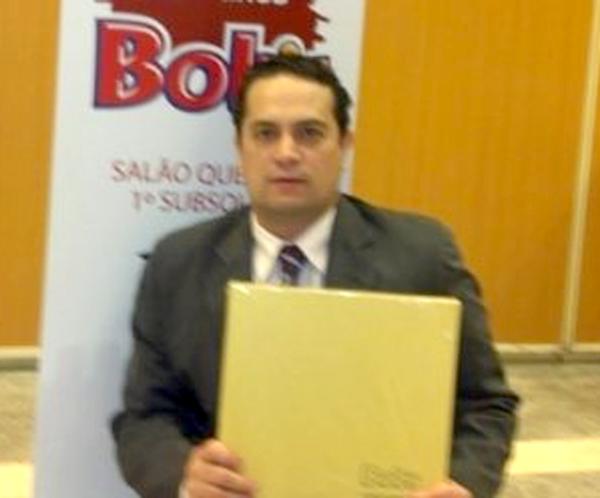 O médico cardiologista João Anísio Ferreira Júnior, representou seu grupo empresarial, na festa dos 60 anos da rede de Fast food Bob´s, sábado passado, no Rio de Janeiro