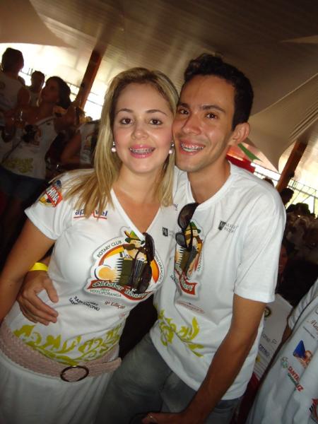 Natalia recebe os cumprimentos pelo seu aniversário de seus pais Natal Geraldi  e Ana Maria Geraldi, de seus familiares e do namorado Breno Biziak