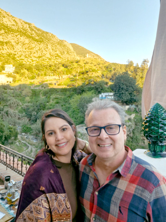 O sábado hoje (23), ganha um brilho especial com a comemoração do aniversário do advogado Dr. Heverton Del Armelino, que celebra mais um ano de vida marcado por importantes conquistas pessoais e profissionais. Nesta data tão significativa, ele é cercado pelas demonstrações de carinho da família, dos amigos e, em especial, da esposa, Dra. Letícia Pereira, companheira de todas as horas, que lhe dedica amor, admiração e os mais sinceros votos de felicidade. Que esta nova etapa venha acompanhada de muita saúde, paz, prosperidade e incontáveis motivos para celebrar. Felicidades ao querido Dr. Heverton e votos de uma vida sempre iluminada e repleta de realizações!