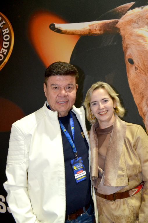 O dia de ontem foi alegre e festivo para Gislaine Petenucci Costa, que comemorou seu aniversário ao lado do marido, o empresário artístico Marcinho Costa. Entre abraços, sorrisos e boas vibrações, Gislaine recebeu este novo ciclo de coração aberto e repleto de gratidão pelo dom da vida. Parabéns, Gi! Que seu novo ano seja leve, feliz, abençoado e marcado por momentos especiais.