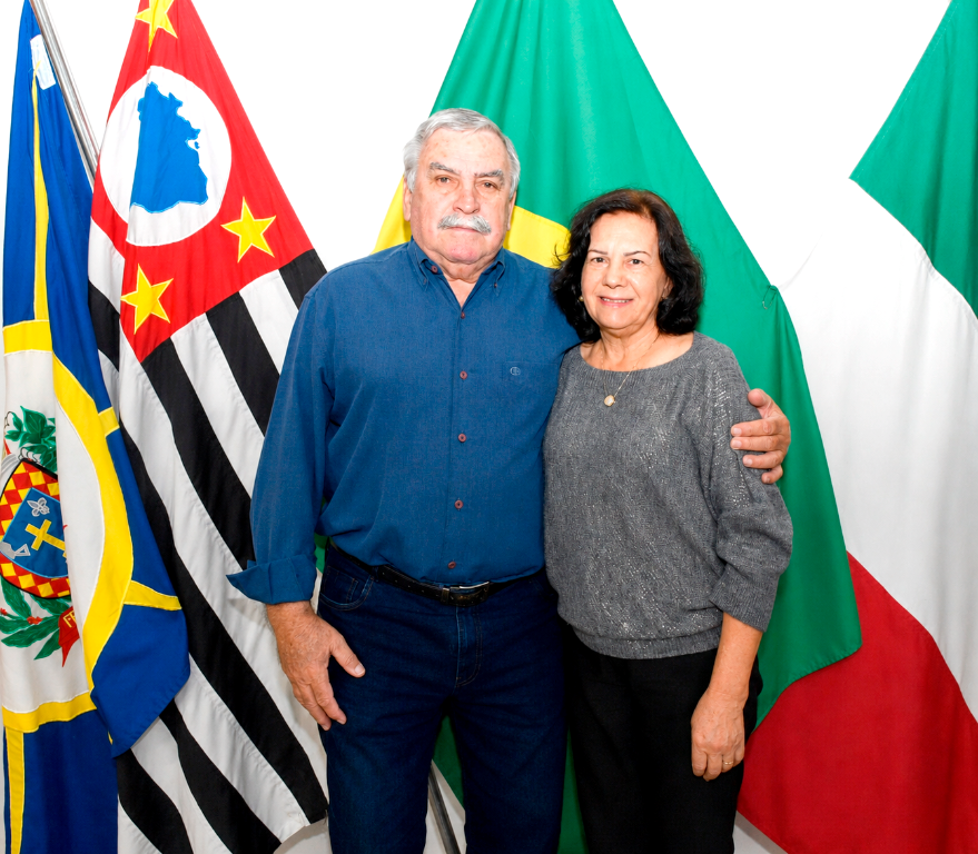Ontem, o dia foi mais que especial para a família Massoca, que se reuniu para celebrar a vida do patriarca Antônio Massoca. Cercado pelo carinho da esposa, Helena, dos familiares e dos amigos, especialmente dos companheiros da Associação Italiana, da qual é integrante ativo e futuro presidente, ele comemorou mais um ano de vida em clima de amor, gratidão e alegria pelo dom da vida. Parabéns ao aniversariante! Que este novo ciclo seja repleto de saúde, felicidade, realizações e muitos motivos para celebrar a vida