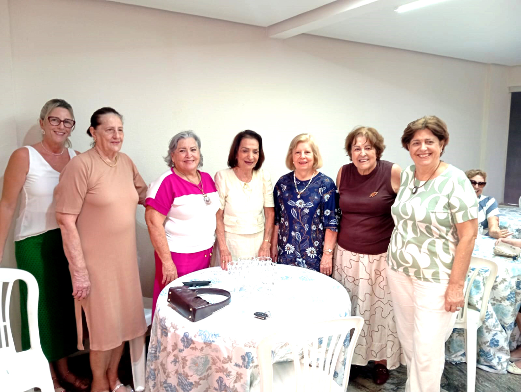 Patrícia, Maria do Carmo, Ione, Lourdes, Benvinda, Zely e Maria Elena