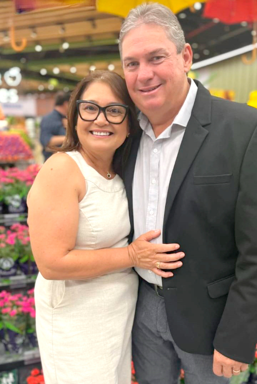 Silvio Proni e sua esposa, Rose Proni prestigiaram a inauguração da 10ª loja da rede de supermercados Porecatu, que aconteceu na última quinta-feira, (7), em São José do Rio Preto. Um momento de celebração e apoio, com o casal enviando votos de muito sucesso a toda a família Porecatu nesta nova fase.