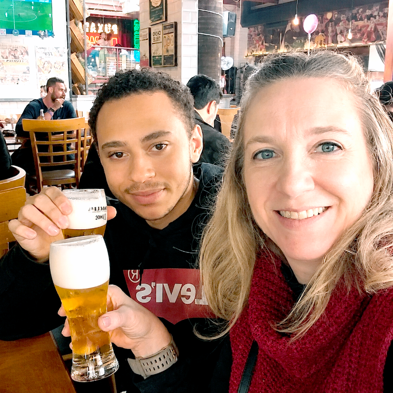 A próxima segunda-feira, 29 de junho, será marcado por muita alegria, amor e gratidão para o jovem Eduardo Zaparolli De Bortole que celebra seu aniversário. Seus pais, Jaiminho e Cris, fazem questão de tornar esta data ainda mais especial, cercando o querido Dudu de carinho, afeto e momentos inesquecíveis. Parabéns, Dudu! Que sua caminhada seja sempre iluminada, com um futuro brilhante, repleto de conquistas, descobertas incríveis, saúde, alegria e muita felicidade. 