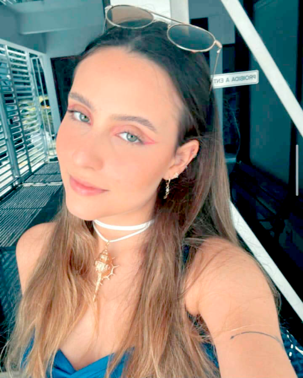 A jovem e encantadora Isabelle Inocêncio Oliveira celebra amanhã (26) mais um ano de vida, iniciando um novo ciclo cercada pelo amor e pelo carinho de sua família. Nesta data especial, ela recebe os cumprimentos do pai, Silvano Oliveira, da mãe, Gilmara, e do irmão, Diego, que compartilham com alegria esse momento tão significativo. Amigos e demais familiares também se unem às homenagens, desejando a Isabelle uma caminhada repleta de felicidade, conquistas e sonhos realizados. Parabéns, Isabelle! 