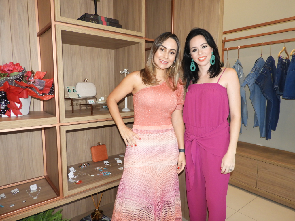 Em manhã de inauguração o registro de Ligia Belucio Cagliari e Tatiene Souza