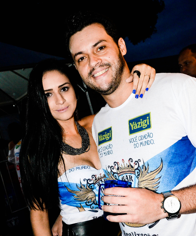 Wendel Morlin recebeu os parabéns pela idade nova ontem, ao lado dos familiares e da namorada Lorena Moreira