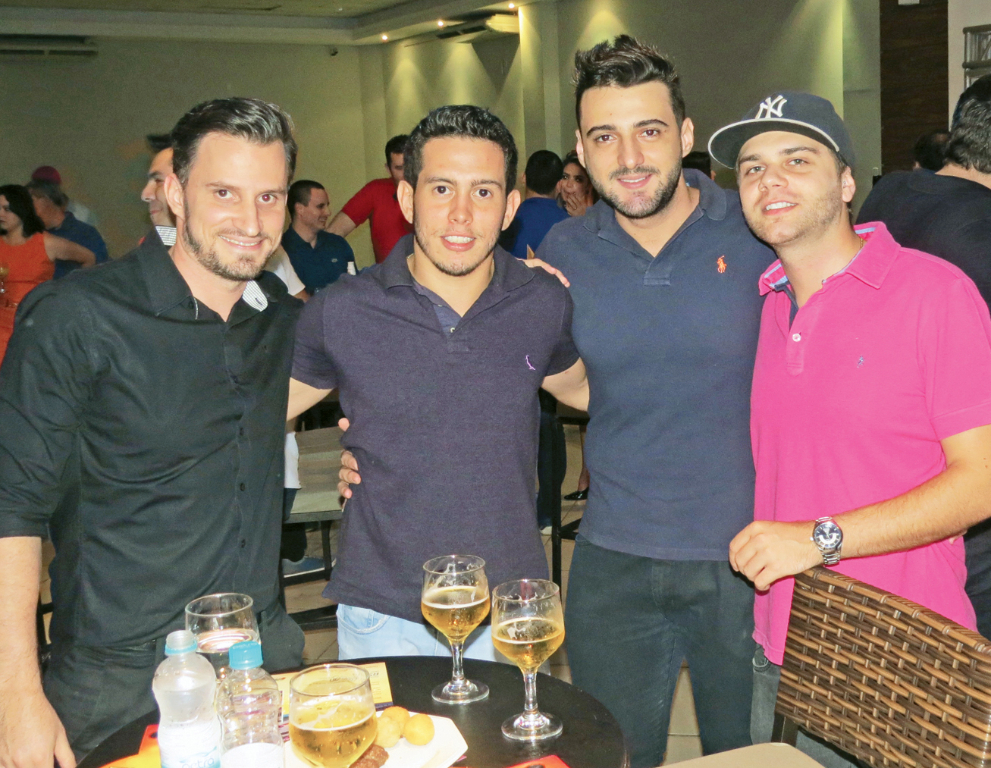 Em evento concorrido – os amigos Leandro Amorim, Daniel Murata, Victor Lanza e Henrique Segatt